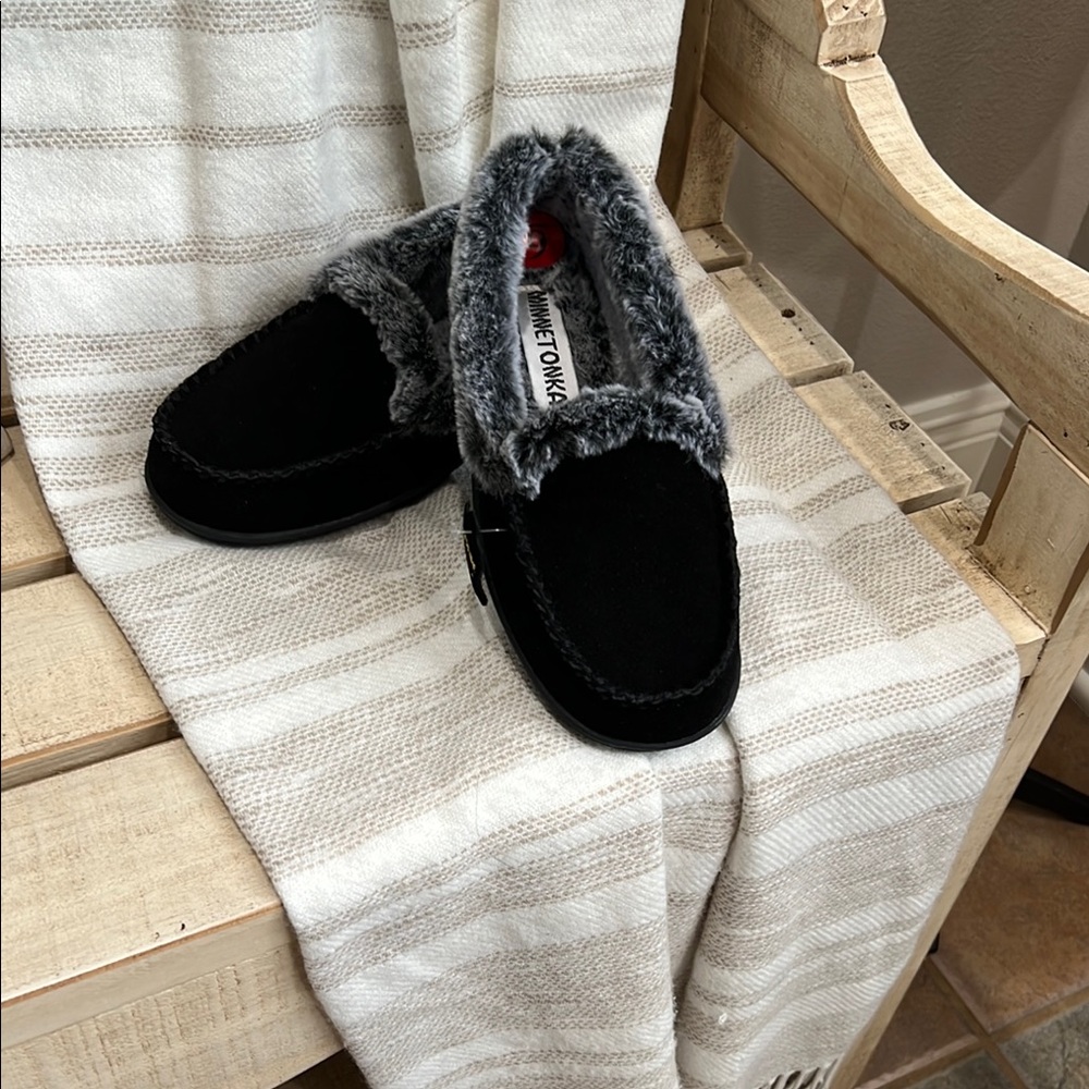 Black Faux Fur Lined Minnetonka